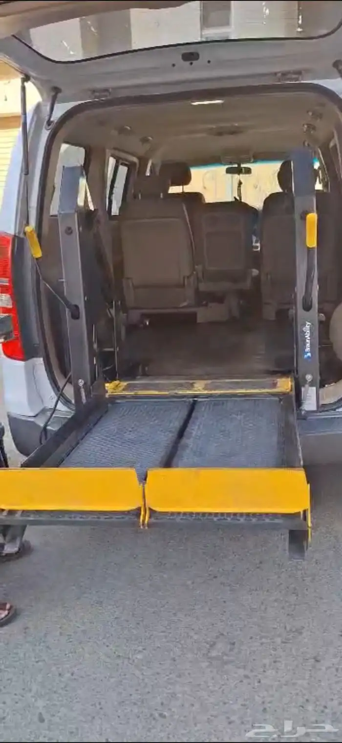 سيارة هونداي H1 مجهزة برافعة كرسي متحرك خاص ب المعاقين 9