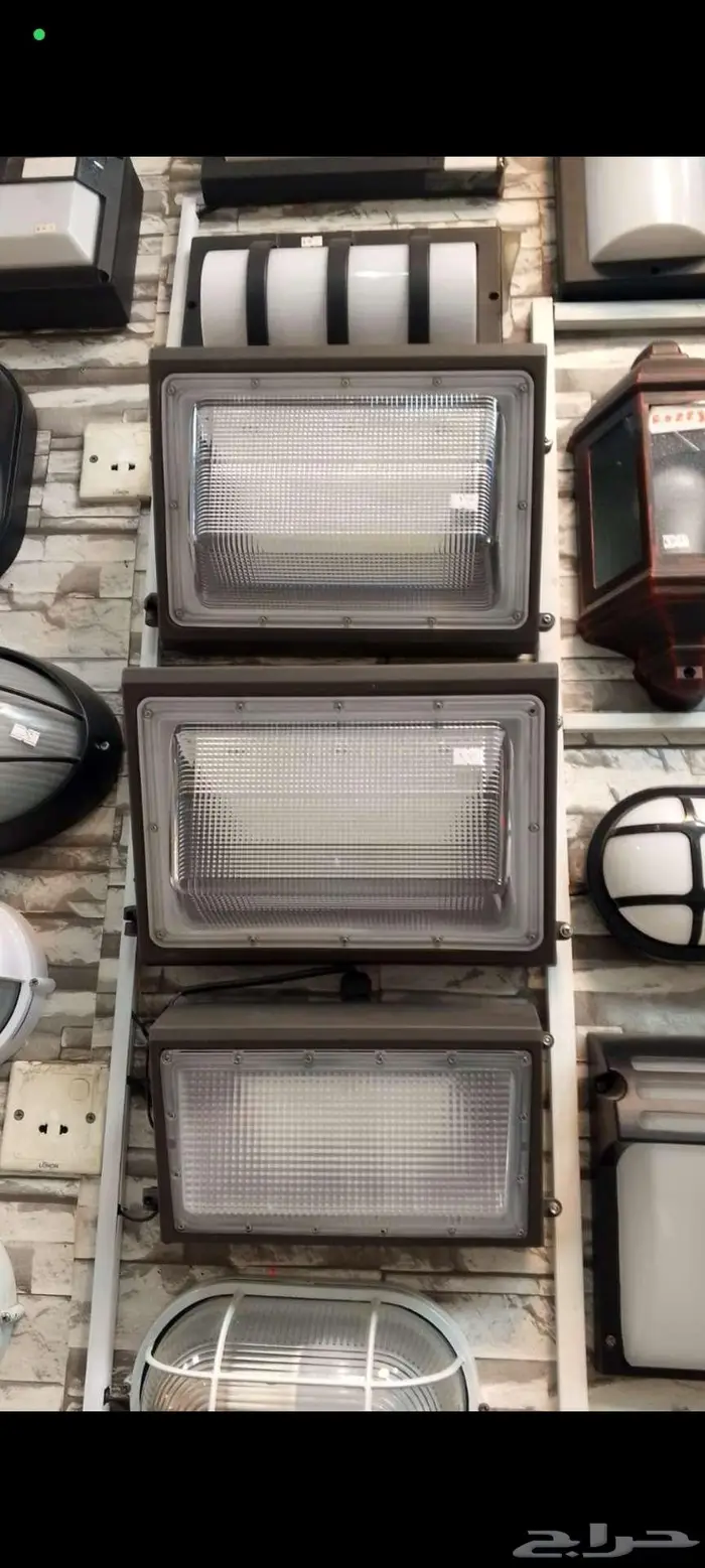 فانوس جداري ليد مستطيل اسود اللوان الأبيض   شمسي 3