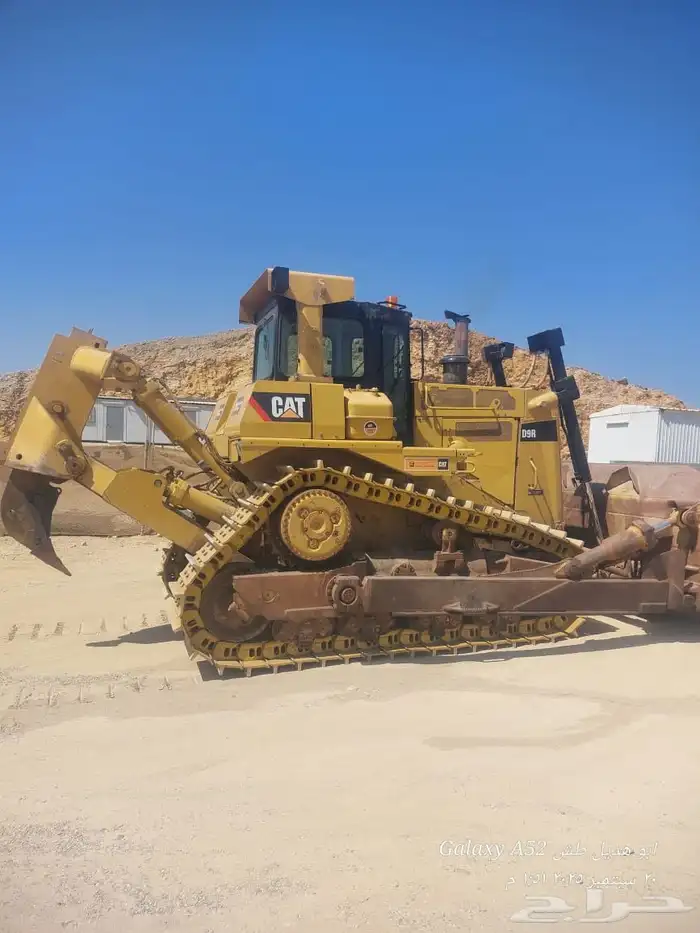موجود بلدوزر D9R للإيجار في جده لمن له المصلحه عليه التواصل 0