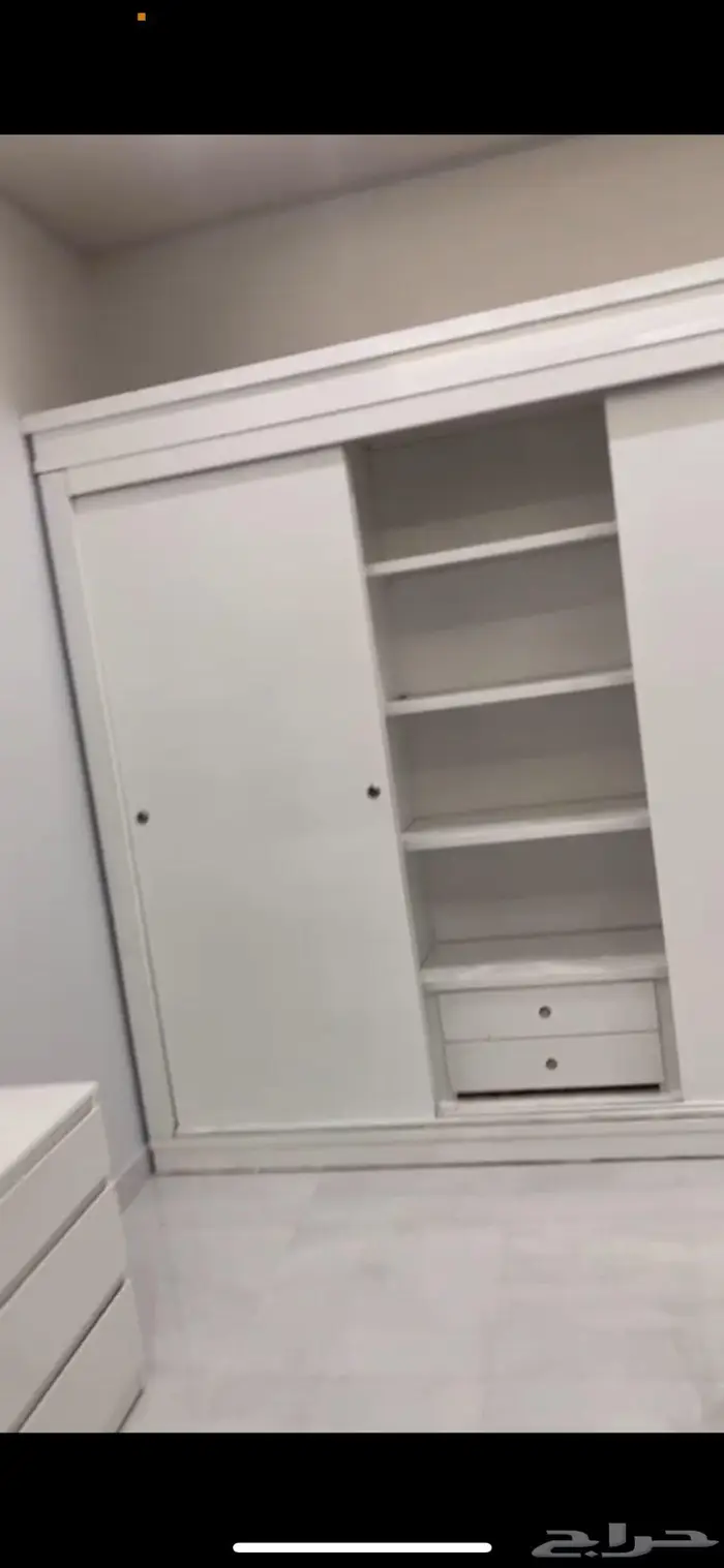 غرفه نوم للببع مع سريرين 1