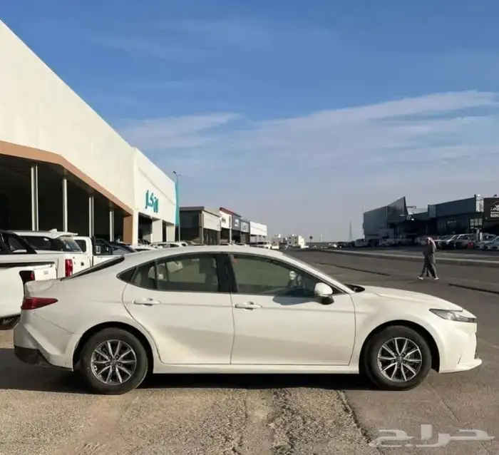 تويتا كامري بنزين استاندر 2025 - عروض الكاش والتقسيط 4