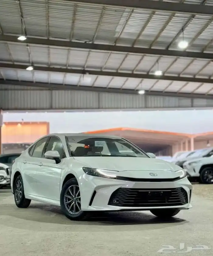 تويتا كامري بنزين استاندر 2025 - عروض الكاش والتقسيط 1