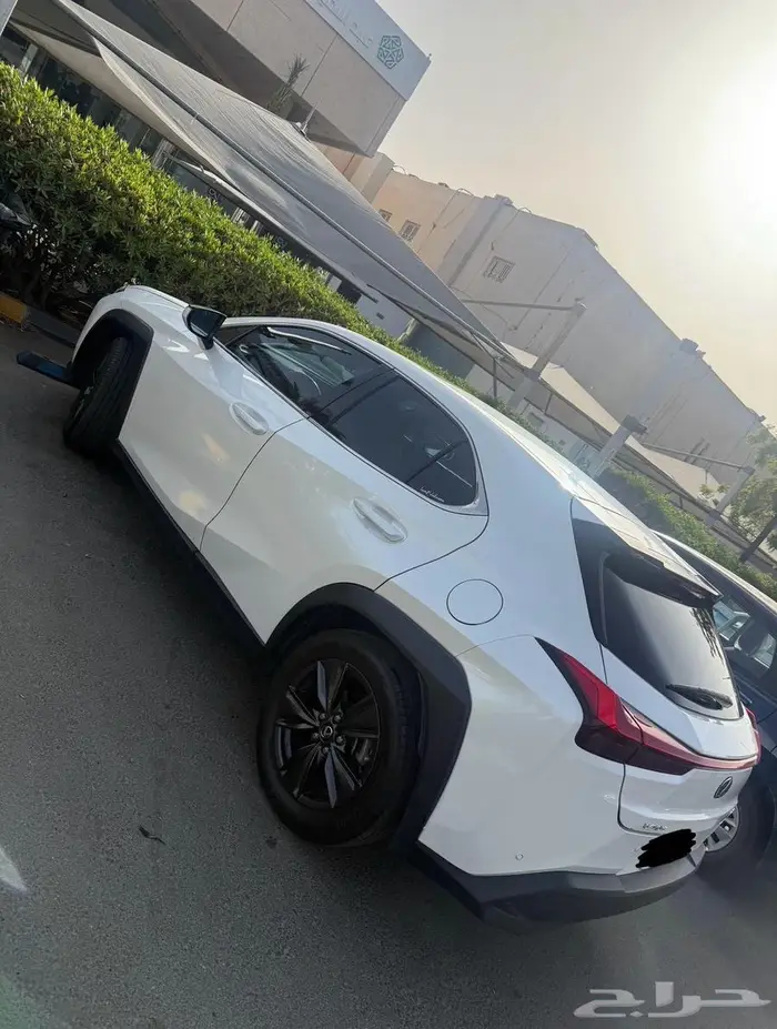 لكزس يو اكس 3