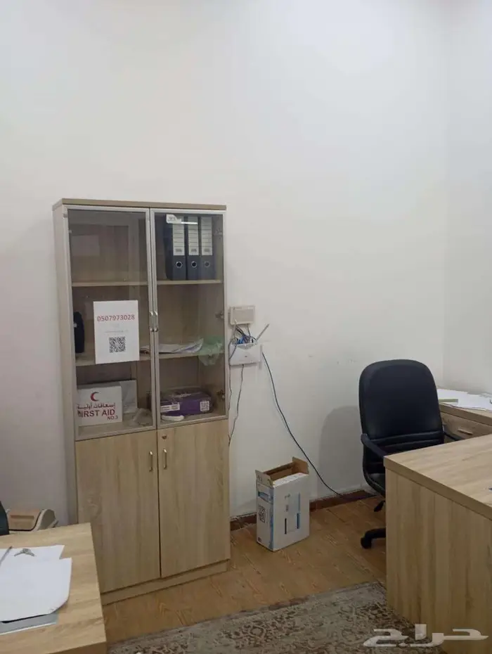 أثاث مكتب خدمات للتقبيل أو البيع 3