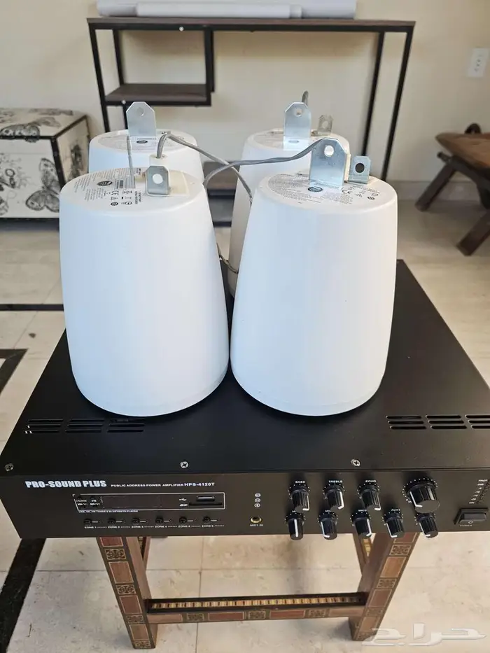 سماعات Bose معلقه مع رسيفر موسيقى 1