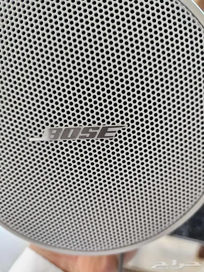 سماعات Bose معلقه مع رسيفر موسيقى 2