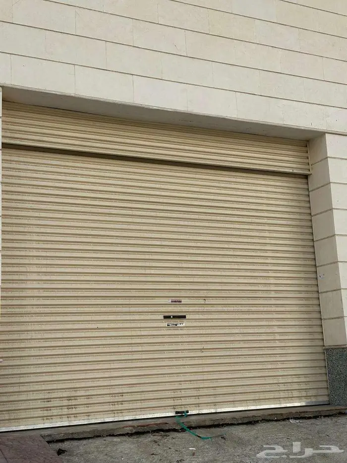 مستودع للإيجار في الحمراء 0