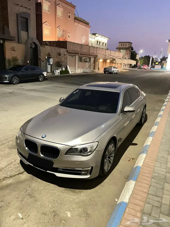 للبيع بي ام دبليو 740Li موديل 2015 2