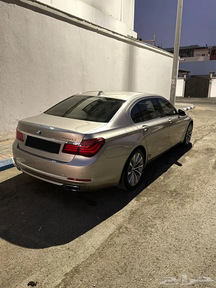 للبيع بي ام دبليو 740Li موديل 2015 0
