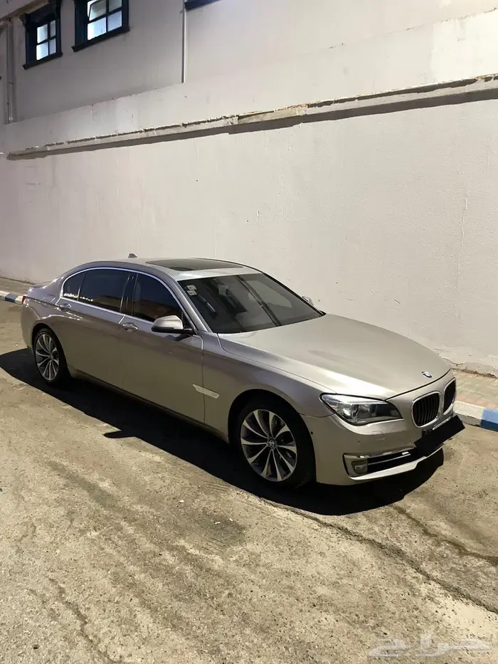 للبيع بي ام دبليو 740Li موديل 2015 1