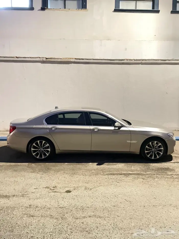 للبيع بي ام دبليو 740Li موديل 2015 5