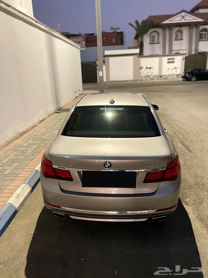 للبيع بي ام دبليو 740Li موديل 2015 6