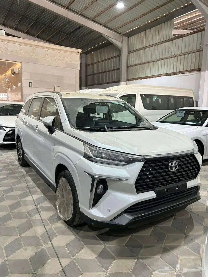 تويوتا فيلوز GLX موديل 2025 ابيض ورمادى ( اقساط بنوك ) 8