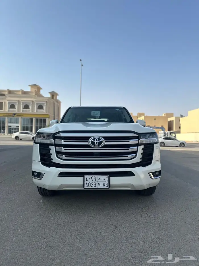لاندكروزر 2024 عبداللطيف جميل L4 1