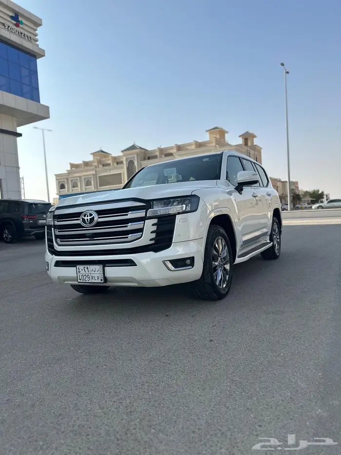 لاندكروزر 2024 عبداللطيف جميل L4 4