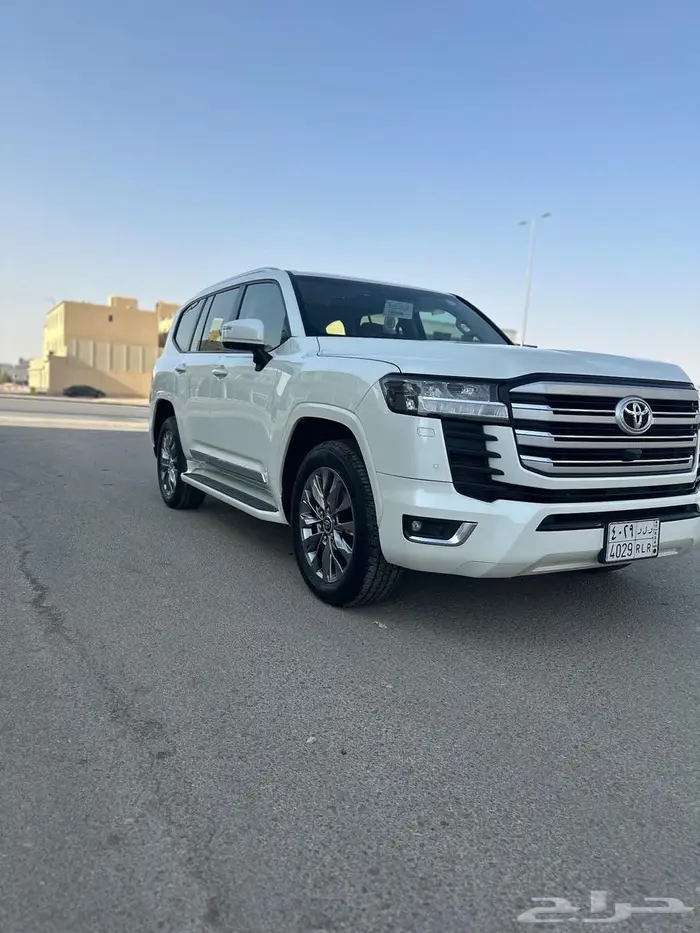 لاندكروزر 2024 عبداللطيف جميل L4 7