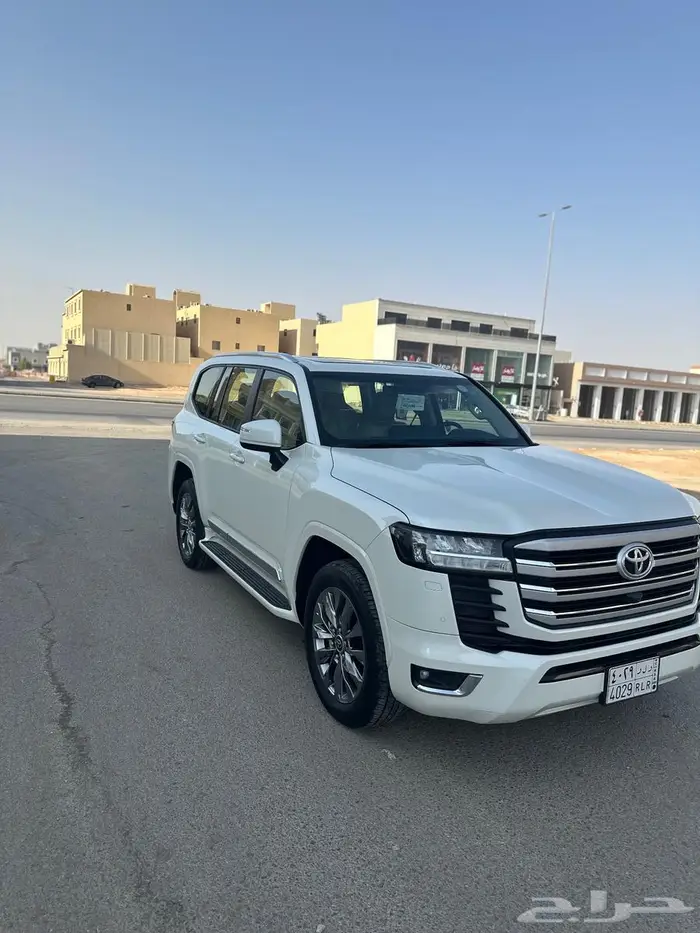 لاندكروزر 2024 عبداللطيف جميل L4 0