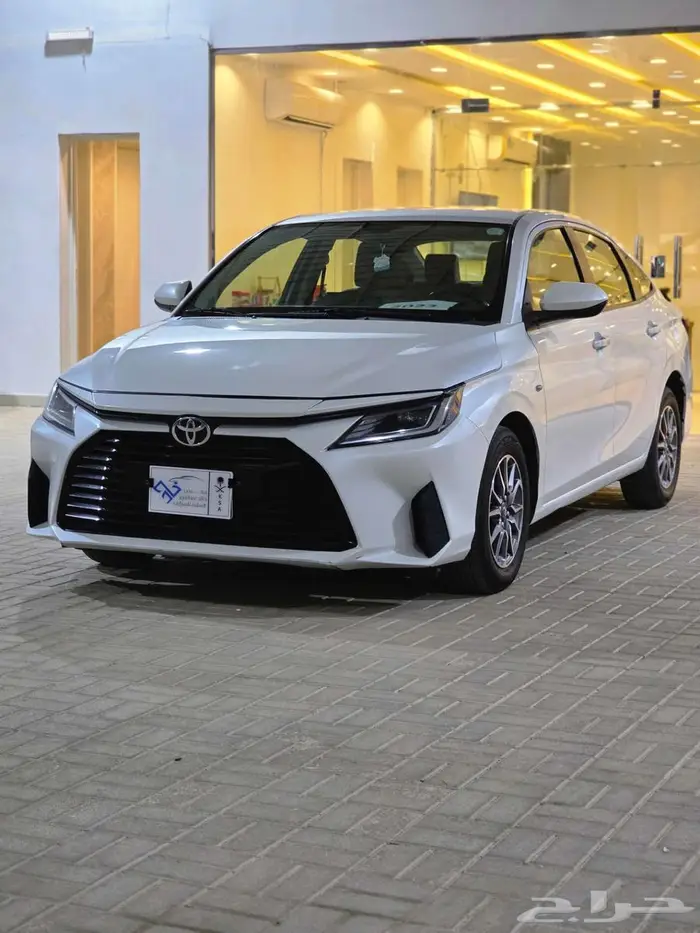 تويوتا يارس 2023 1