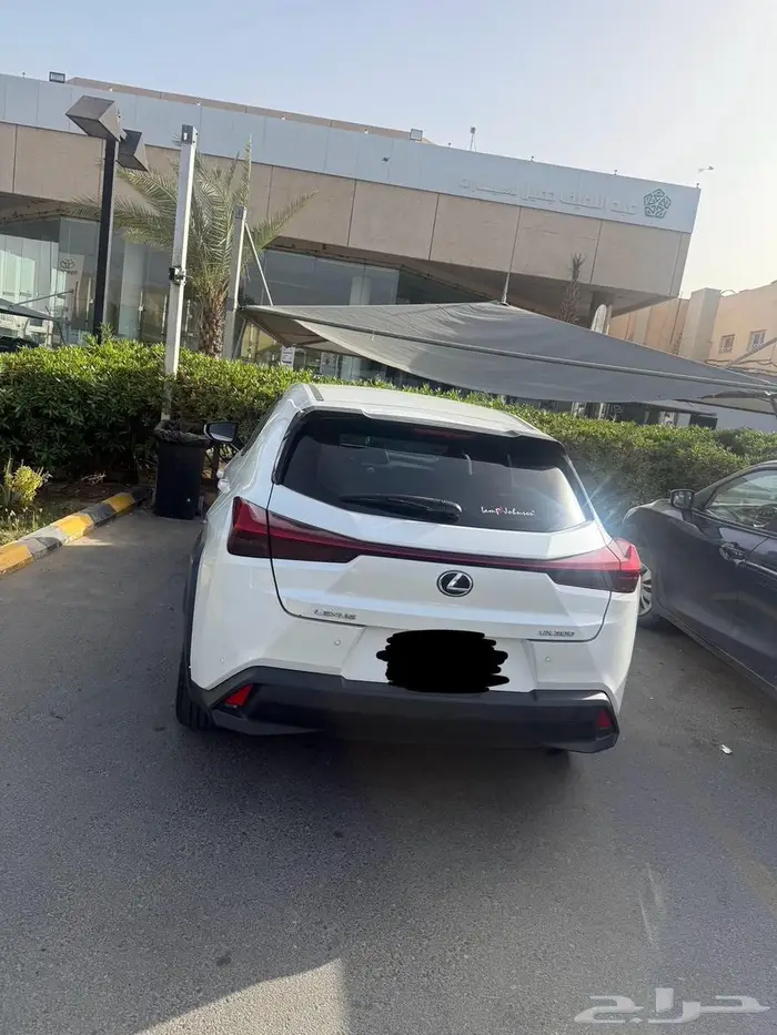 لكزس يو اكس 2