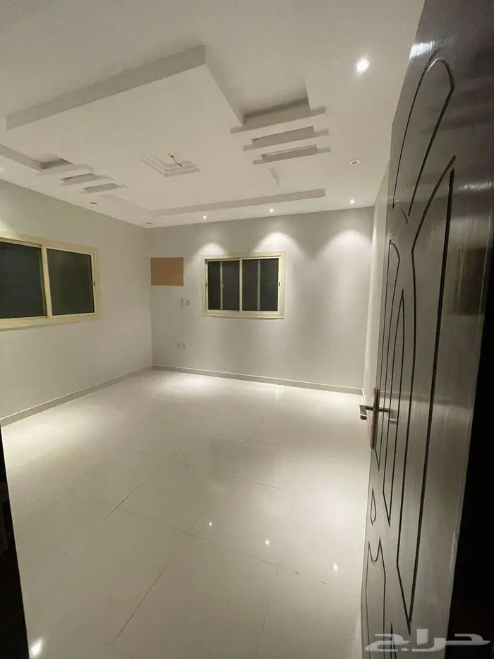 شقة للايجار بالجال 4غرف ودورتين مياه 22الف مطلوب عرسان 0