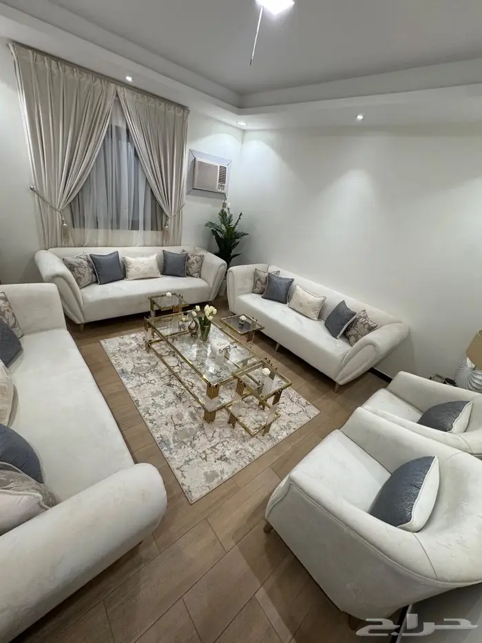 كنب و طاوله للبيع شبة جديد 5