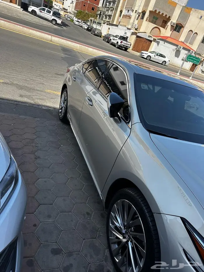 لكزس 2019 es300 هايبرد 8