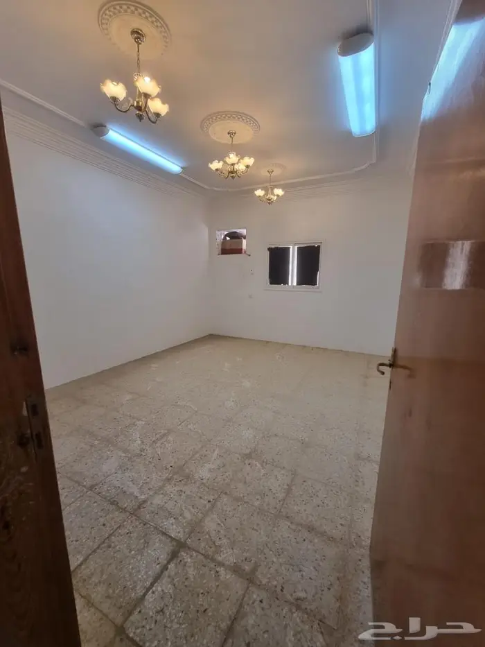 للبيع عماره ثلاثة أدوار في خميس مشيط حي الحرابي 4