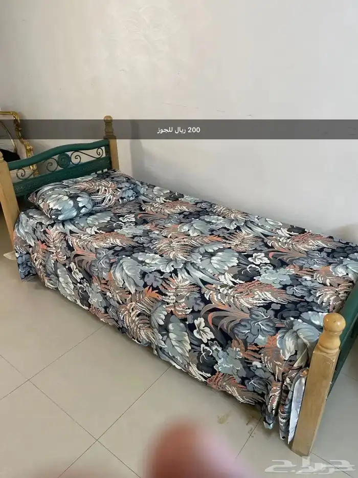 سراير وطقم طاولة وكراسي 0