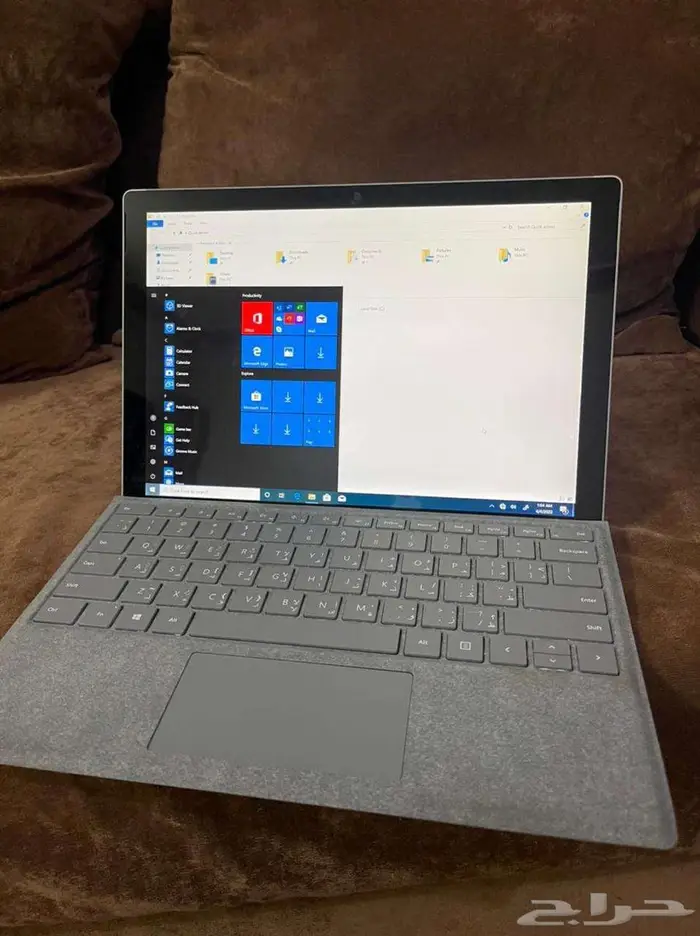 سيرفر برو 7 بلص i7 16GB 512SSD معاه قلم و كيبورد فضي 0