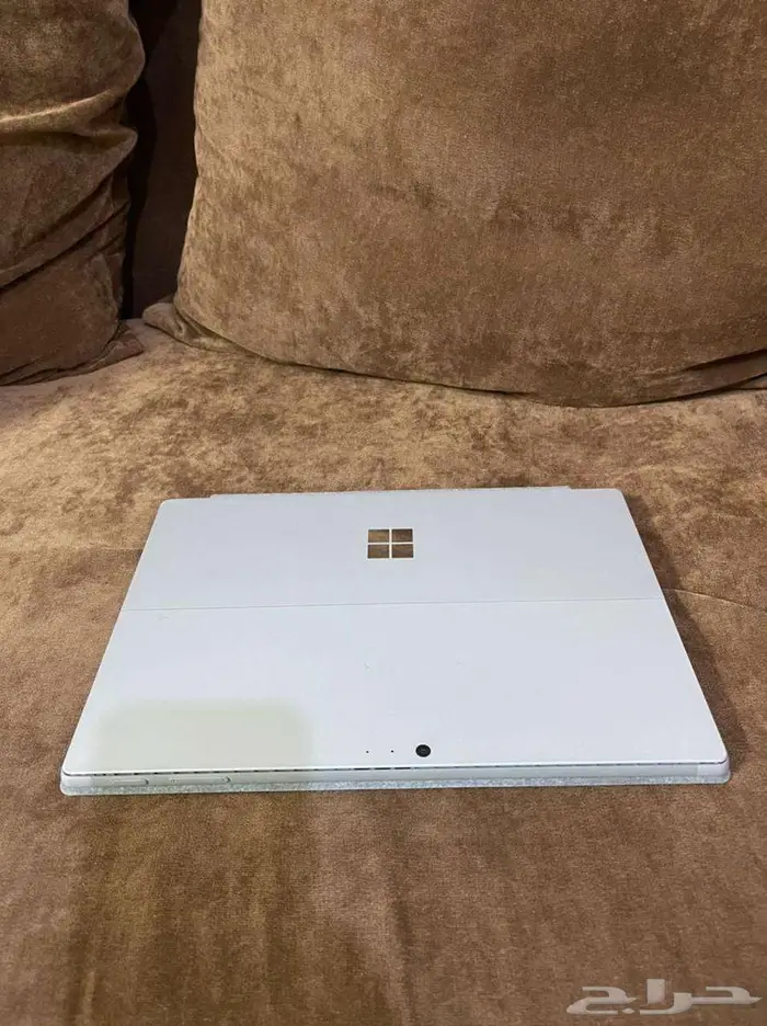 سيرفر برو 7 بلص i7 16GB 512SSD معاه قلم و كيبورد فضي 3