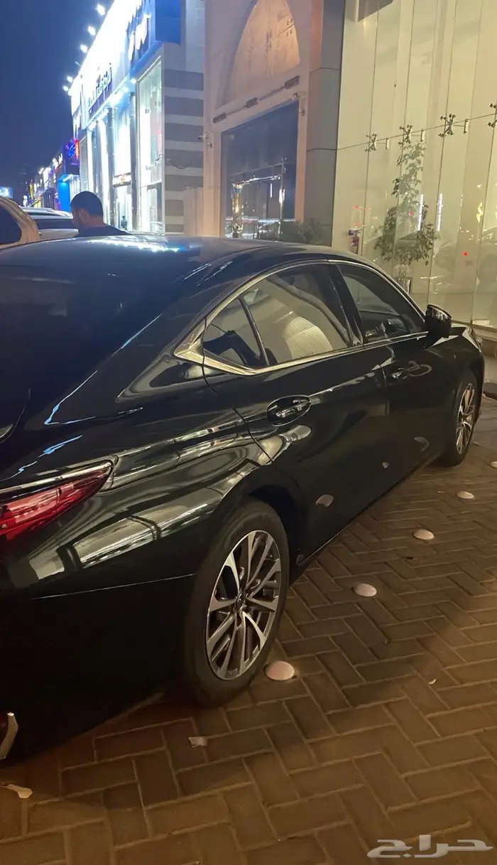 لكزس ES300 هايبرد سعودي 2024 (AH) 1