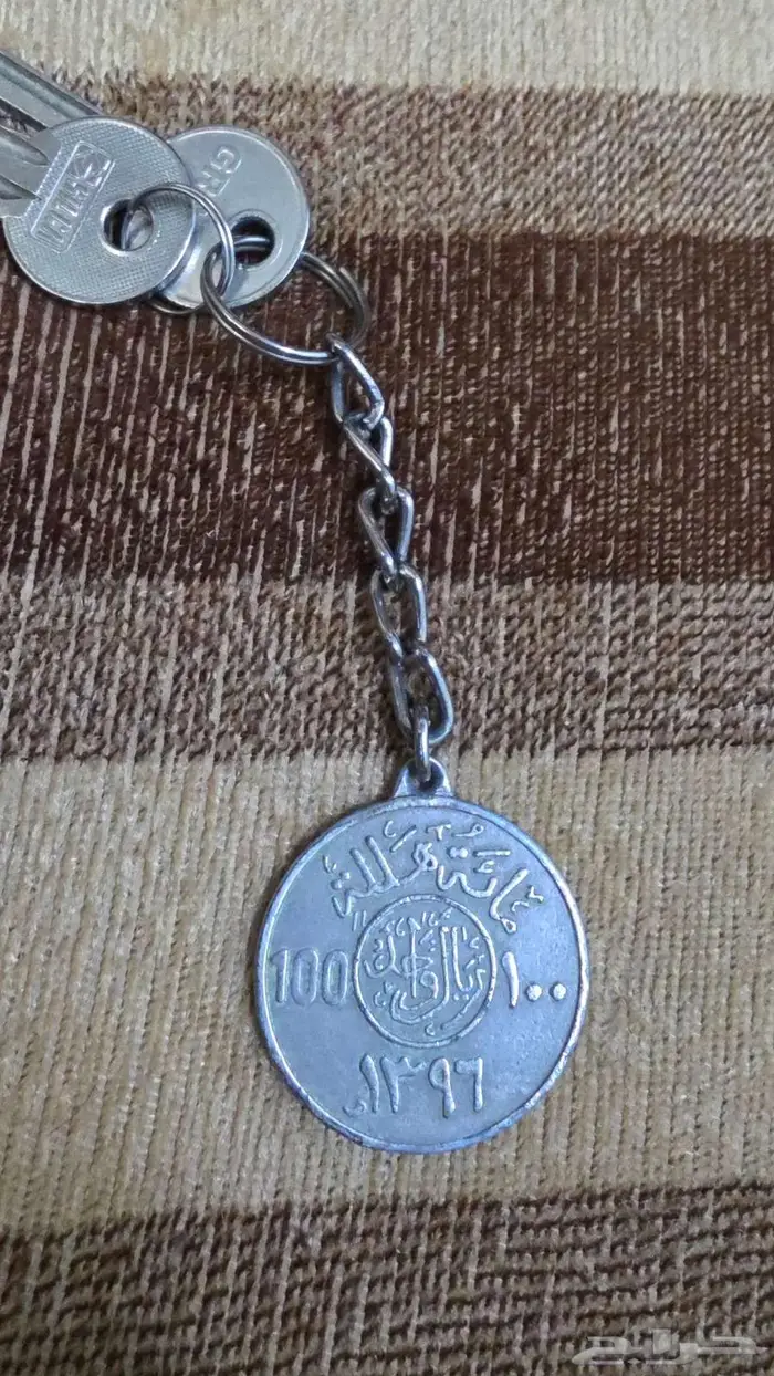 للبيع ميدالية قديمة على شكل ريال قرش 2