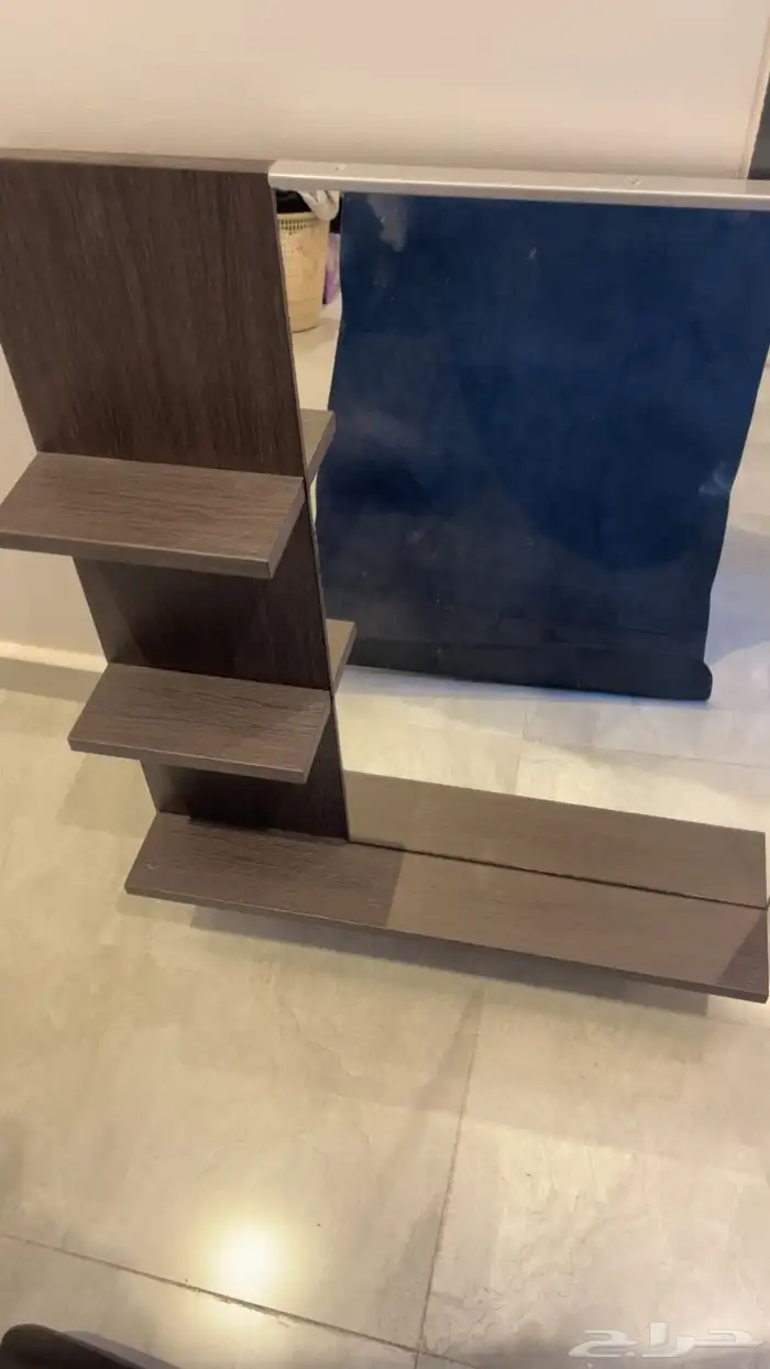 مراية مع رفوف صغيرة 0