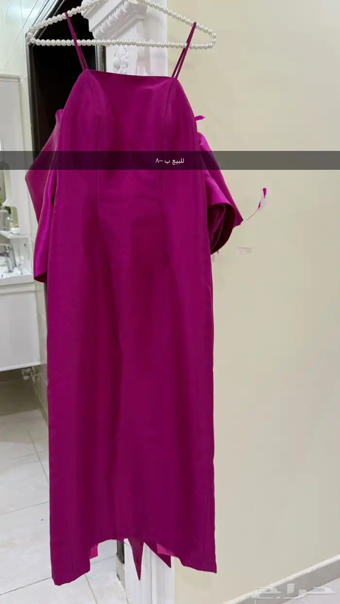 فستان فوشي ضيق بفوينكه خلفيه 1