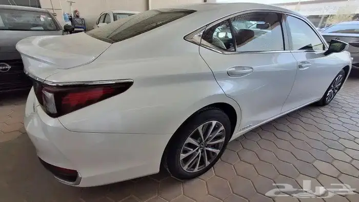 لكزس ES 2022 ممشى قليل 51 الف 2