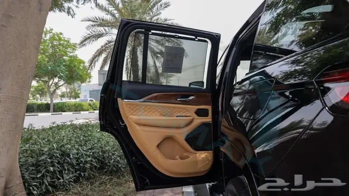 جيب جراند شيروكي ساميت 2025 خليجي اصفار مع ضمان الوكيل 32