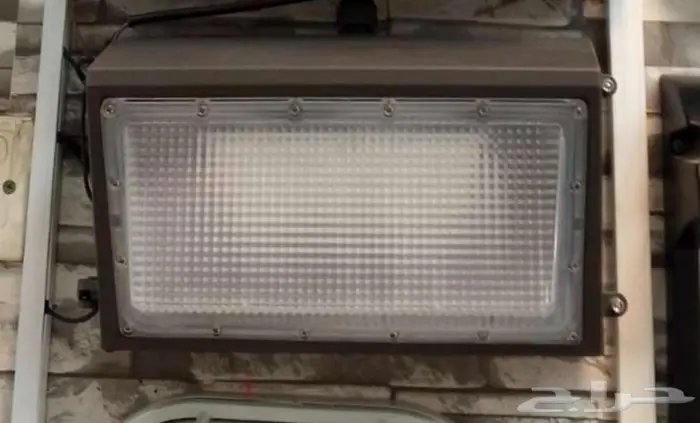 فانوس جداري ليد مستطيل اسود اللوان الأبيض   شمسي 1