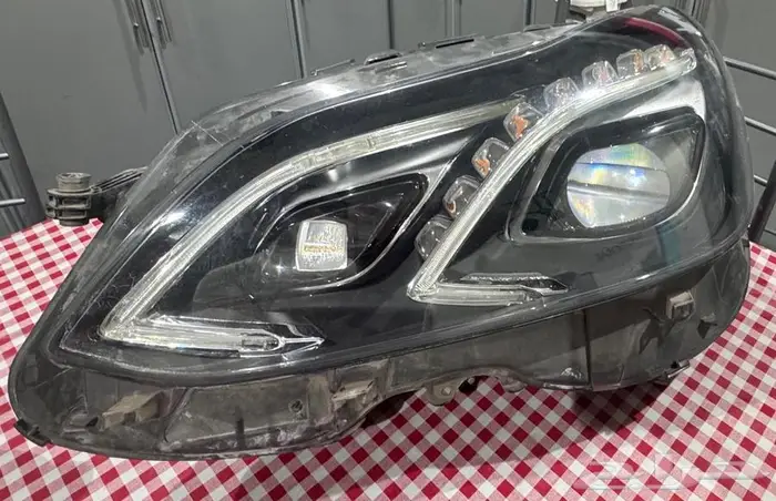 للبيع شمعة مرسيدس E يسار 0