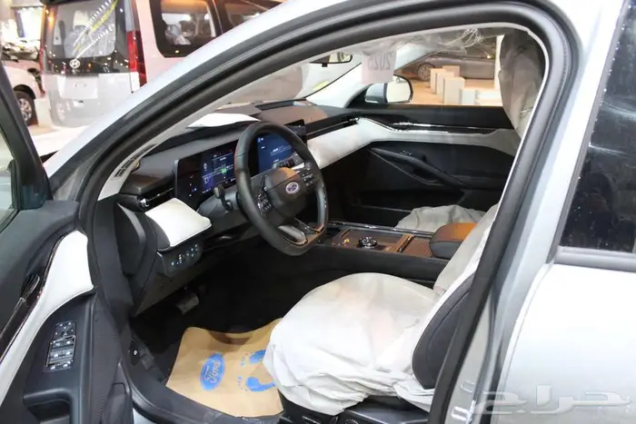 فورد تورس ترند ازرق موديل 2025 4