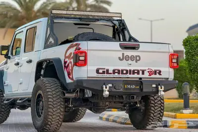 جيب جلاديتور V8 2020 ابيض امريكي ممشي قليل index