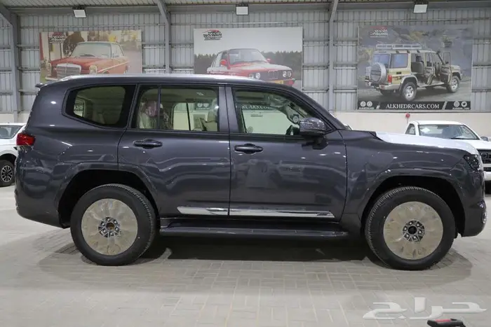 تويوتا لاندكروزر GXR4 بنزين 2025 - الخضر للسيارات 4