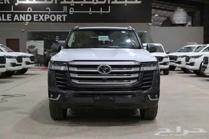 تويوتا لاندكروزر GXR4 بنزين 2025 - الخضر للسيارات 2
