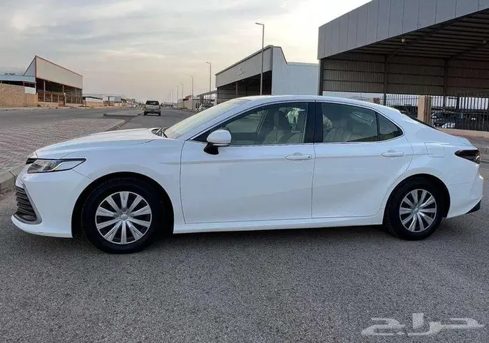 تويوتا كامري LE موديل 2022 1