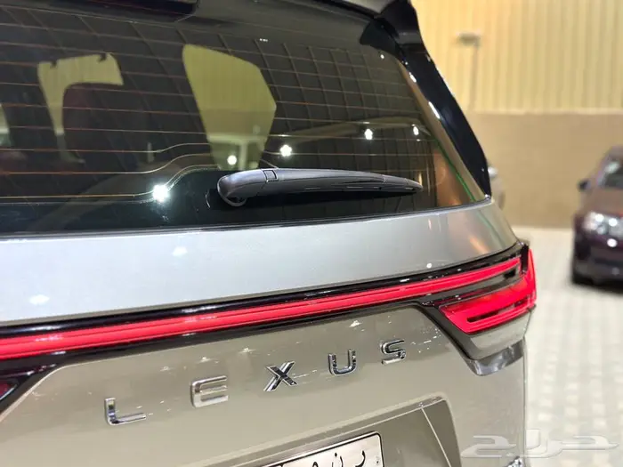 لكزس 2024 LX600 فئة اف سبورت عبداللطيف جميل. 8