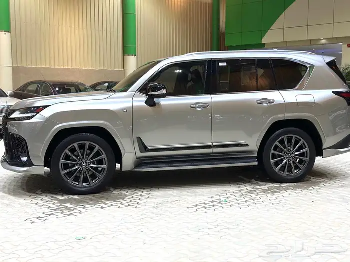لكزس 2024 LX600 فئة اف سبورت عبداللطيف جميل. 2