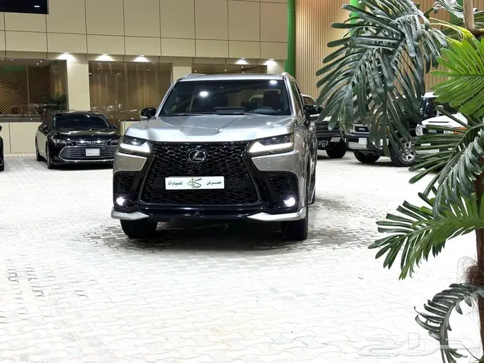 لكزس 2024 LX600 فئة اف سبورت عبداللطيف جميل. 27