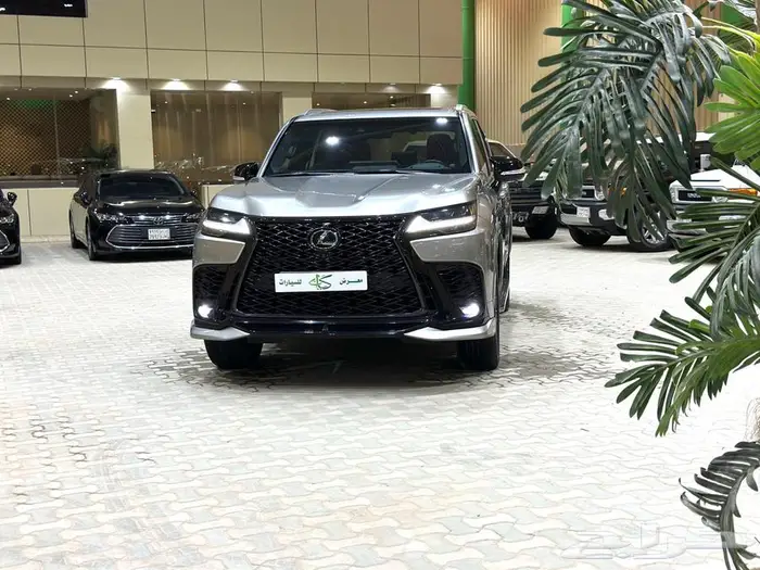 لكزس 2024 LX600 فئة اف سبورت عبداللطيف جميل. 35