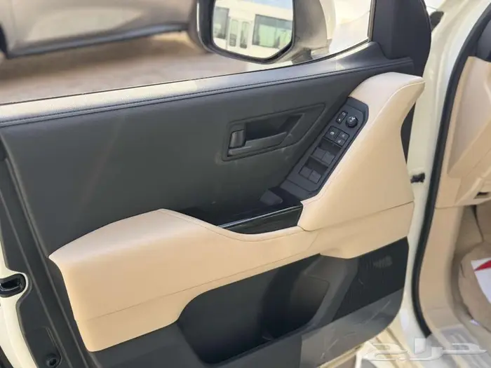 لاندكروزر GXR3 موديل 2025 بنزين   قوة وثبات في كل طريق 16