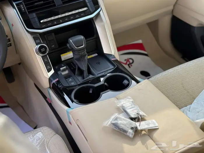 لاندكروزر GXR3 موديل 2025 بنزين   قوة وثبات في كل طريق 1