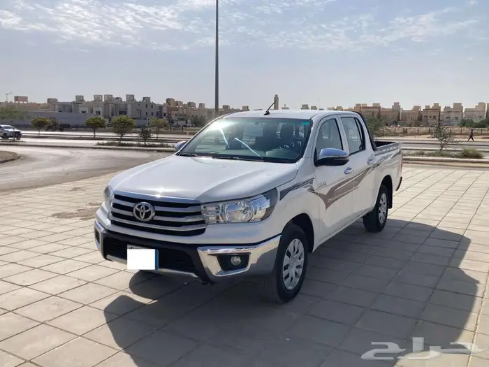 تويوتا هايلوكس GLX 2018 2